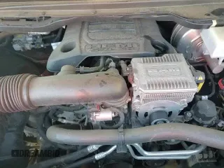 2020 Ram 1500 Laramie z VIN 1C6SRFJT9LN327537, wystawiony jako Copart lot #70002645 z przebiegiem 51 449 mil mil oraz Szkoda całkowita • Salvage title. Historia ofert i sprzedaży dostępna na DreamBid. Obrazek 13.