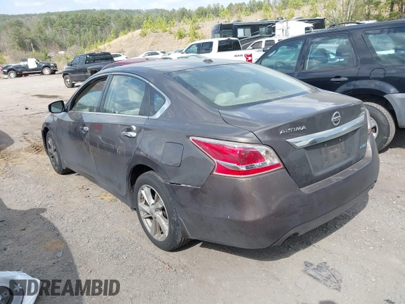 2013 Nissan Altima SV with VIN 1N4AL3AP6DN555283, listed as a IAAI auction lot 41791647 with 198,733 mi miles and . Bid and sale history available at DreamBid. Image 3.