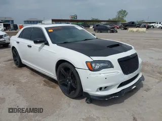 2011 Chrysler 300 C z VIN 2C3CA6CTXBH516727, wystawiony jako IAAI lot #42040102 z przebiegiem 191 000 mil mil oraz . Historia ofert i sprzedaży dostępna na DreamBid. Obrazek 1.