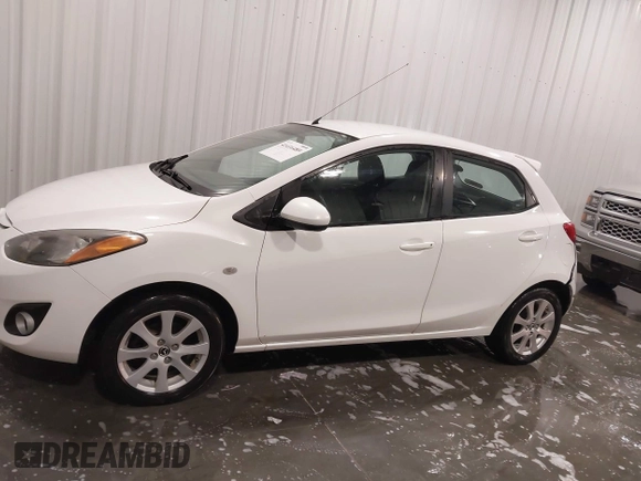 2014 Mazda 2 Touring z VIN JM1DE1LY6E0171403, wystawiony jako IAAI lot #41416489 z przebiegiem 84 494 mil mil oraz . Historia ofert i sprzedaży dostępna na DreamBid. Obrazek 14.