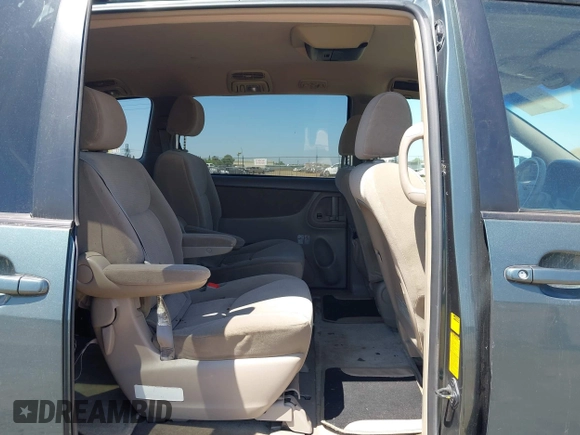 2004 Toyota Sienna CE with VIN 5TDZA23C44S205166, listed as a IAAI auction lot 42192980 with 228,873 mi miles. Bid and sale history available at carsss.com. Image 8.