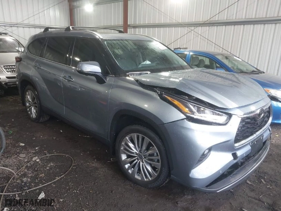 2024 Toyota Highlander LE with VIN 5TDKDRBH4RS567200, listed as a IAAI auction lot 41451059 with 4,439 mi miles. Bid and sale history available at carsss.com. Image 1.