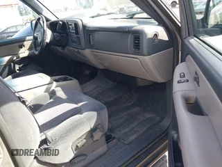 2002 Chevrolet Suburban LT with VIN 1GNFK16ZX2J138018, listed as a IAAI auction lot 41877385 with 235,161 mi miles. Bid and sale history available at carsss.com. Image 5.
