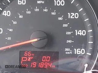 2015 Kia Sorento LX with VIN 5XYKTCA63FG585728, listed as a IAAI auction lot 42424806 with 191,894 mi miles and . Bid and sale history available at DreamBid. Image 16.