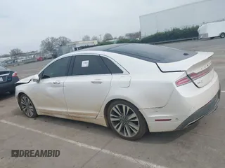 2017 Lincoln MKZ Reserve z VIN 3LN6L5EC2HR613827, wystawiony jako IAAI lot #41800613 z przebiegiem 199 097 mil mil oraz . Historia ofert i sprzedaży dostępna na DreamBid. Obrazek 14.