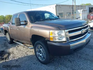 2007 Chevrolet Silverado 1500 LT w/2LT with VIN 2GCEK13M671524630, listed as a IAAI auction lot 41978362 with 243,905 mi miles. Bid and sale history available at carsss.com. Image 1.