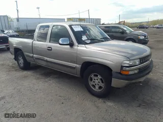 2002 Chevrolet Silverado 1500 LS with VIN 2GCEC19V721126378, listed as a IAAI auction lot 39282405 with 301,746 mi miles. Bid and sale history available at carsss.com. Image 1.