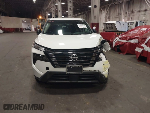 2024 Nissan Rogue S z VIN 5N1BT3AB2RC732834, wystawiony jako IAAI lot #42362033 z przebiegiem 6 642 mil mil oraz . Historia ofert i sprzedaży dostępna na DreamBid. Obrazek 13.