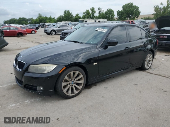 2011 BMW 3 Series 328i z VIN WBAPH7G54BNN02496, wystawiony jako Copart lot #60601785 z przebiegiem 156 459 mil mil oraz Czysty tytuł • Clean title. Historia ofert i sprzedaży dostępna na DreamBid. Obrazek 1.