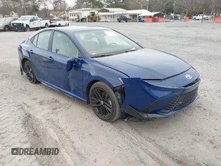 2025 Toyota Camry LE z VIN 4T1DAACK3SU017867, wystawiony jako IAAI lot #41542193 z przebiegiem 4 008 mil mil oraz . Historia ofert i sprzedaży dostępna na DreamBid. Obrazek 1.