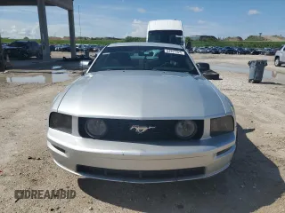 2007 Ford Mustang GT Deluxe with VIN 1ZVHT82H375255005, listed as a Copart auction lot 64924925 with 128,134 mi miles and Clean title. Bid and sale history available at DreamBid. Image 5.