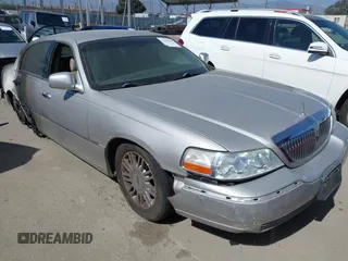2008 Lincoln Town Car Limited z VIN 2LNHM82W48X657478, wystawiony jako IAAI lot #42282089 z przebiegiem Nie podano mil oraz . Historia ofert i sprzedaży dostępna na DreamBid. Obrazek 1.