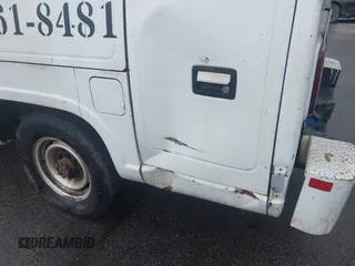 2000 GMC Sierra 3500 z VIN 1GDGC34R1YF451961, wystawiony jako IAAI lot #42246911 z przebiegiem 192 926 mil mil oraz . Historia ofert i sprzedaży dostępna na DreamBid. Obrazek 12.