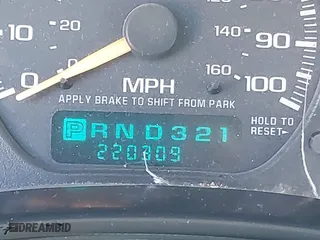 2002 Chevrolet Avalanche with VIN 3GNEC13T62G263379, listed as a IAAI auction lot 40907582 with 220,309 mi miles. Bid and sale history available at carsss.com. Image 15.
