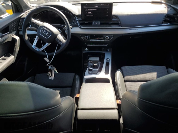 2024 Audi Q5 S line Premium Plus z VIN WA1E2AFY0R2104938, wystawiony jako Copart lot #48248405 z przebiegiem 9 118 mil mil oraz Szkoda całkowita • Salvage title. Historia ofert i sprzedaży dostępna na DreamBid. Obrazek 8.