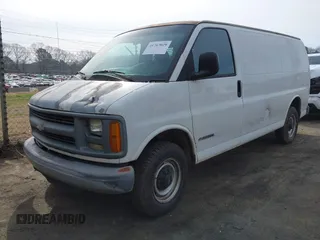 1998 Chevrolet Chevy Van z VIN 1GCGG25R0W1069769, wystawiony jako IAAI lot #41767029 z przebiegiem 239 428 mil mil oraz . Historia ofert i sprzedaży dostępna na DreamBid. Obrazek 2.