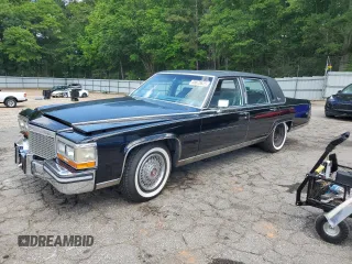 1988 Cadillac Brougham z VIN 1G6DW51Y1J9731375, wystawiony jako Copart lot #55673625 z przebiegiem 91 741 mil mil oraz Szkody całkowita. Historia ofert i sprzedaży dostępna na DreamBid. Obrazek 1.