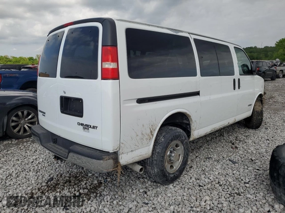 2006 Chevrolet Express Passenger with VIN 1GAHG35U761194114, listed as a Copart auction lot 55985195 with 110,432 mi miles and Salvage title. Bid and sale history available at DreamBid. Image 3.