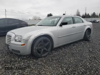 2008 Chrysler 300 LX z VIN 2C3KA43R58H189425, wystawiony jako Copart lot #86314564 z przebiegiem 199 252 mil mil oraz Szkoda całkowita • Salvage title. Historia ofert i sprzedaży dostępna na DreamBid. Obrazek 1.
