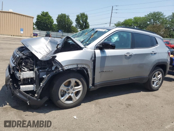 2024 Jeep Compass Latitude z VIN 3C4NJDBN0RT596696, wystawiony jako Copart lot #60412135 z przebiegiem Nie podano mil oraz Czysty tytuł • Clean title. Historia ofert i sprzedaży dostępna na DreamBid. Obrazek 1.