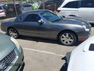 2003 Ford Thunderbird Deluxe z VIN 1FAHP60AX3Y109880, wystawiony jako IAAI lot #42336922 z przebiegiem 213 477 mil mil oraz . Historia ofert i sprzedaży dostępna na DreamBid. Obrazek 13.