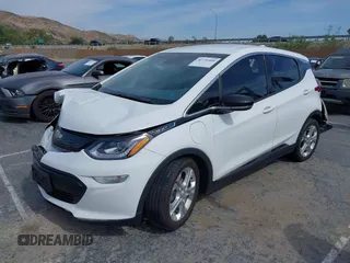 2020 Chevrolet Bolt EV LT z VIN 1G1FY6S06L4129658, wystawiony jako IAAI lot #42372460 z przebiegiem 43 417 mil mil oraz . Historia ofert i sprzedaży dostępna na DreamBid. Obrazek 2.