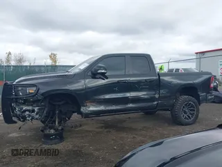 2022 Ram 1500 Big Horn z VIN 1C6SRFBT2NN206382, wystawiony jako IAAI lot #40603033 z przebiegiem 40 881 mil mil oraz . Historia ofert i sprzedaży dostępna na DreamBid. Obrazek 14.