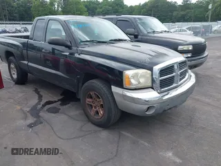 2005 Dodge Dakota SLT z VIN 1D7HE42K55S166266, wystawiony jako IAAI lot #42449608 z przebiegiem 192 728 mil mil oraz . Historia ofert i sprzedaży dostępna na DreamBid. Obrazek 1.