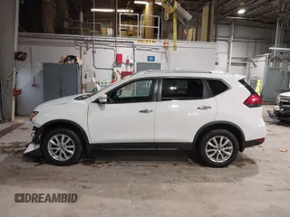 2017 Nissan Rogue SV z VIN KNMAT2MV4HP615103, wystawiony jako IAAI lot #41935754 z przebiegiem 142 770 mil mil oraz . Historia ofert i sprzedaży dostępna na DreamBid. Obrazek 15.