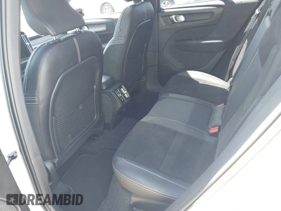 2022 Volvo XC40 R-Design with VIN YV4162UM1N2739706, listed as a IAAI auction lot 42193001 with 15,579 mi miles and . Bid and sale history available at DreamBid. Image 8.