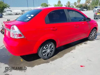 2011 Chevrolet Aveo 1LT z VIN KL1TD5DE0BB151956, wystawiony jako IAAI lot #42083842 z przebiegiem 115 607 mil mil oraz . Historia ofert i sprzedaży dostępna na DreamBid. Obrazek 4.