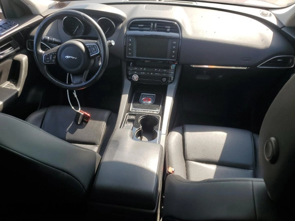 2017 Jaguar F-Pace 35t Premium with VIN SADCJ2BV2HA882572, listed as a Copart auction lot 62032955 with 84,599 mi miles and Clean title. Bid and sale history available at DreamBid. Image 8.