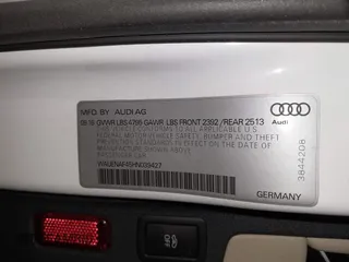 2017 Audi A4 Premium Plus z VIN WAUENAF45HN039427, wystawiony jako IAAI lot #41595241 z przebiegiem 64 605 mil mil oraz . Historia ofert i sprzedaży dostępna na DreamBid. Obrazek 9.