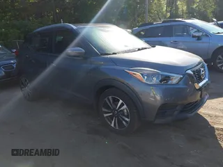 2020 Nissan Kicks SV z VIN 3N1CP5CV1LL545972, wystawiony jako IAAI lot #42230725 z przebiegiem 36 208 mil mil oraz . Historia ofert i sprzedaży dostępna na DreamBid. Obrazek 1.