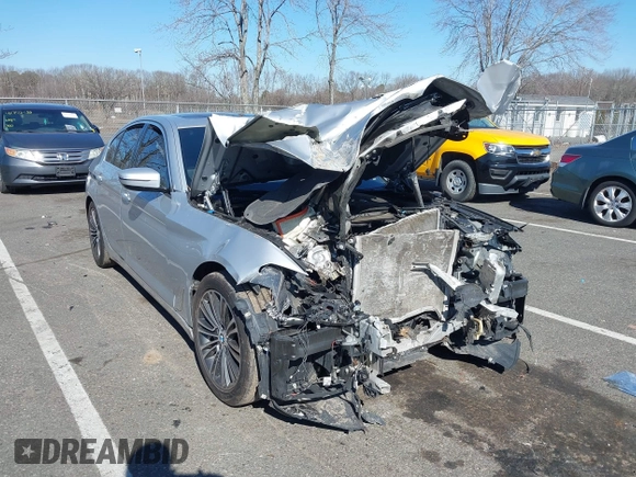 2019 BMW 5 Series 530i xDrive z VIN WBAJA7C59KG909704, wystawiony jako IAAI lot #41740440 z przebiegiem Nie podano mil oraz . Historia ofert i sprzedaży dostępna na DreamBid. Obrazek 1.