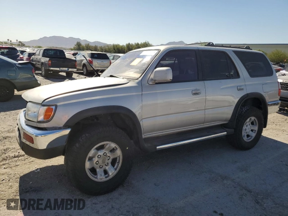 1997 Toyota 4Runner SR5 z VIN JT3GN86R9V0050590, wystawiony jako Copart lot #58183695 z przebiegiem 331 017 mil mil oraz Szkoda całkowita • Salvage title. Historia ofert i sprzedaży dostępna na DreamBid. Obrazek 1.