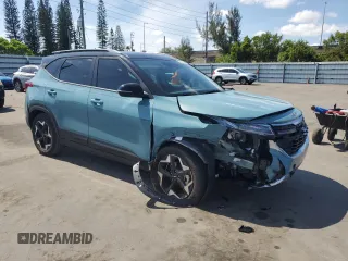 2025 Kia Seltos S z VIN KNDEU2AA5S7700619, wystawiony jako Copart lot #55867285 z przebiegiem 4 400 mil mil oraz Nie do naprawy • Non repairable. Historia ofert i sprzedaży dostępna na DreamBid. Obrazek 4.
