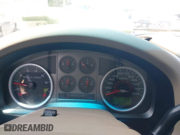 2004 Ford F-150 XLT z VIN 1FTRW12W54KB44828, wystawiony jako IAAI lot #42179442 z przebiegiem 226 441 mil mil oraz . Historia ofert i sprzedaży dostępna na DreamBid. Obrazek 7.