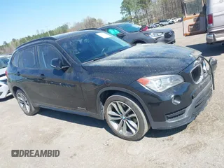2015 BMW X1 xDrive28i z VIN WBAVL1C52FVY33320, wystawiony jako IAAI lot #41890289 z przebiegiem 138 683 mil mil oraz . Historia ofert i sprzedaży dostępna na DreamBid. Obrazek 1.
