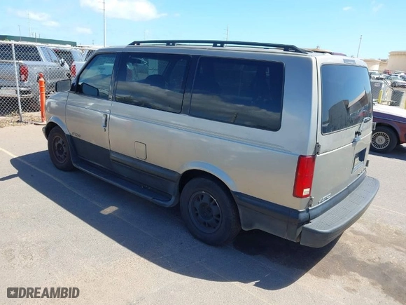 2001 Chevrolet Astro Passenger with VIN 1GNDM19W01B123023, listed as a IAAI auction lot 41788917 with 1 mi miles. Bid and sale history available at carsss.com. Image 3.