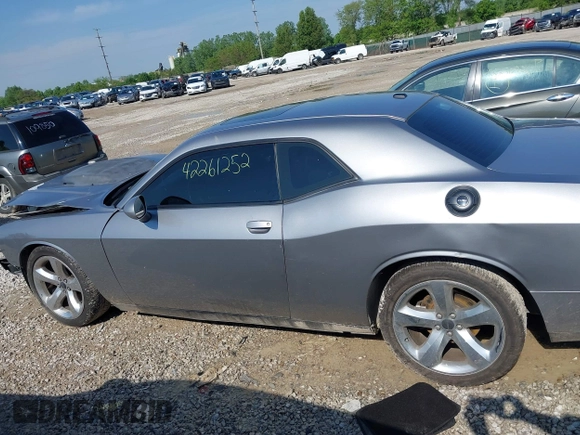 2014 Dodge Challenger R/T z VIN 2C3CDYBT9EH139932, wystawiony jako IAAI lot #42261252 z przebiegiem 95 241 mil mil oraz . Historia ofert i sprzedaży dostępna na DreamBid. Obrazek 15.
