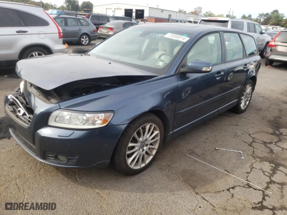 2011 Volvo V50 with VIN YV1672MW6B2607845, listed as a Copart auction lot 73304014 with 0 mi miles and Salvage Title. Bid and sale history available at carsss.com. Image 1.