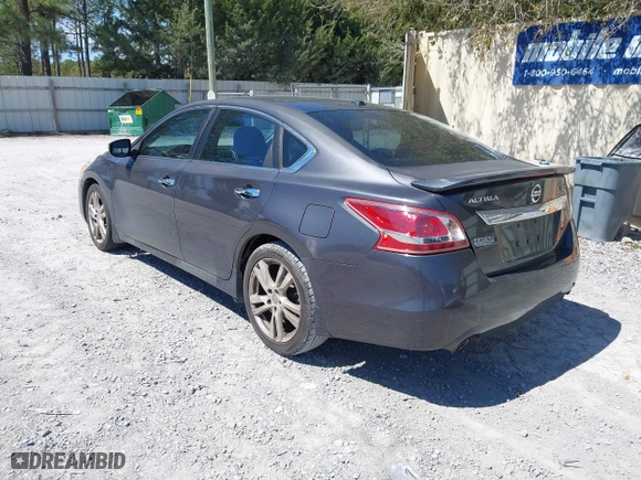 2013 Nissan Altima 3.5 SL with VIN 1N4BL3AP0DC138418, listed as a IAAI auction lot 41821231 with 206,103 mi miles. Bid and sale history available at carsss.com. Image 3.