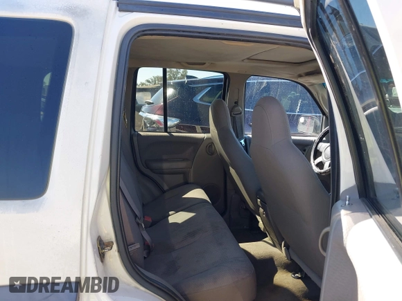 2002 Jeep Liberty Sport with VIN 1J8GL48KX2W153948, listed as a IAAI auction lot 41843882 with 180,677 mi miles. Bid and sale history available at carsss.com. Image 8.