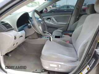 2011 Toyota Camry LE z VIN 4T4BF3EK9BR180367, wystawiony jako Copart lot #57410615 z przebiegiem 226 183 mil mil oraz Szkoda całkowita • Salvage title. Historia ofert i sprzedaży dostępna na DreamBid. Obrazek 7.