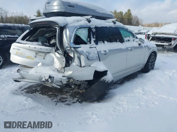 2016 Volvo XC90 T6 Momentum with VIN YV4A22PK0G1077616, listed as a IAAI auction lot 41593610 with 117,782 mi miles. Bid and sale history available at carsss.com. Image 4.