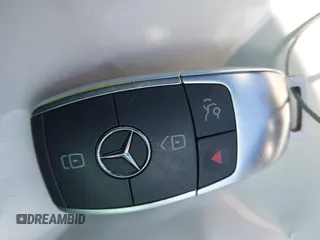 2019 Mercedes-Benz C 300 z VIN 55SWF8DB0KU318691, wystawiony jako IAAI lot #41751526 z przebiegiem 63 608 mil mil oraz . Historia ofert i sprzedaży dostępna na DreamBid. Obrazek 11.