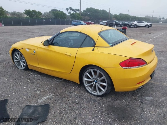 2011 BMW Z4 sDrive35i with VIN WBALM7C58BE383383, listed as a IAAI auction lot 41381714 with NaN miles. Bid and sale history available at carsss.com. Image 3.