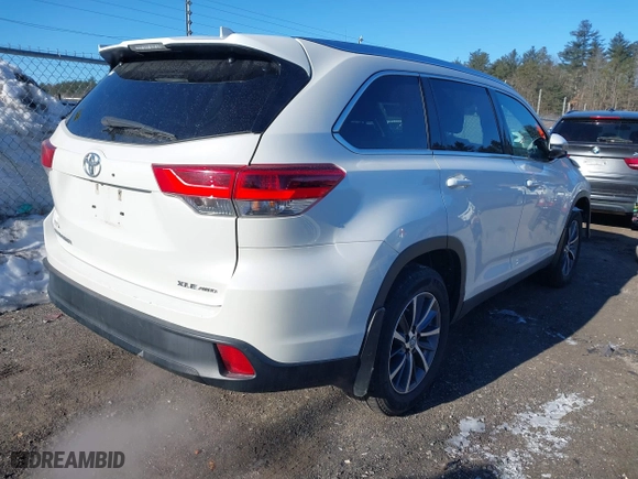 2019 Toyota Highlander SE with VIN 5TDJZRFH3KS613063, listed as a IAAI auction lot 41670992 with 110,543 mi miles. Bid and sale history available at carsss.com. Image 4.