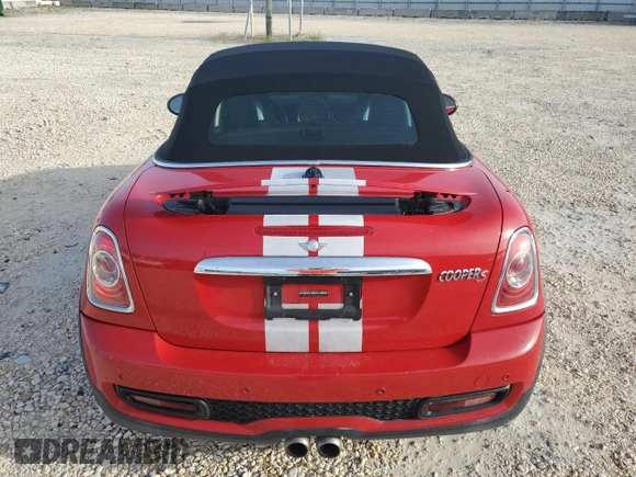2013 MINI Roadster S z VIN WMWSY3C56DT593875, wystawiony jako Copart lot #74982124 z przebiegiem 64 622 mil mil oraz Szkody całkowita. Historia ofert i sprzedaży dostępna na DreamBid. Obrazek 6.